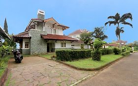 Villa Chavaminerva Aries Ciater With Private Pool